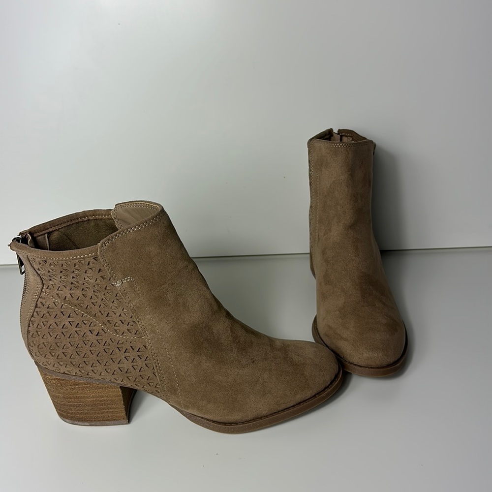 Madden Girl “FAITH SAND” Round Toe Back Zip Block Heel Ankle Boots, Women’s 8.5